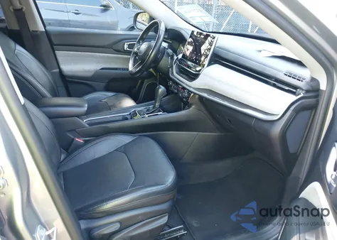 2022 Jeep Compass Latitude Lux 4X4 z USA, uszkodzony, nr VIN 3C4NJDFB4NT207018